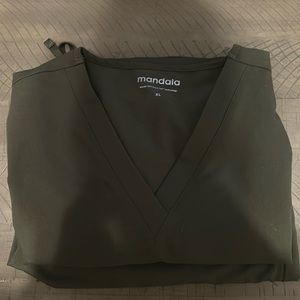 Mandala scrubs army green size XL